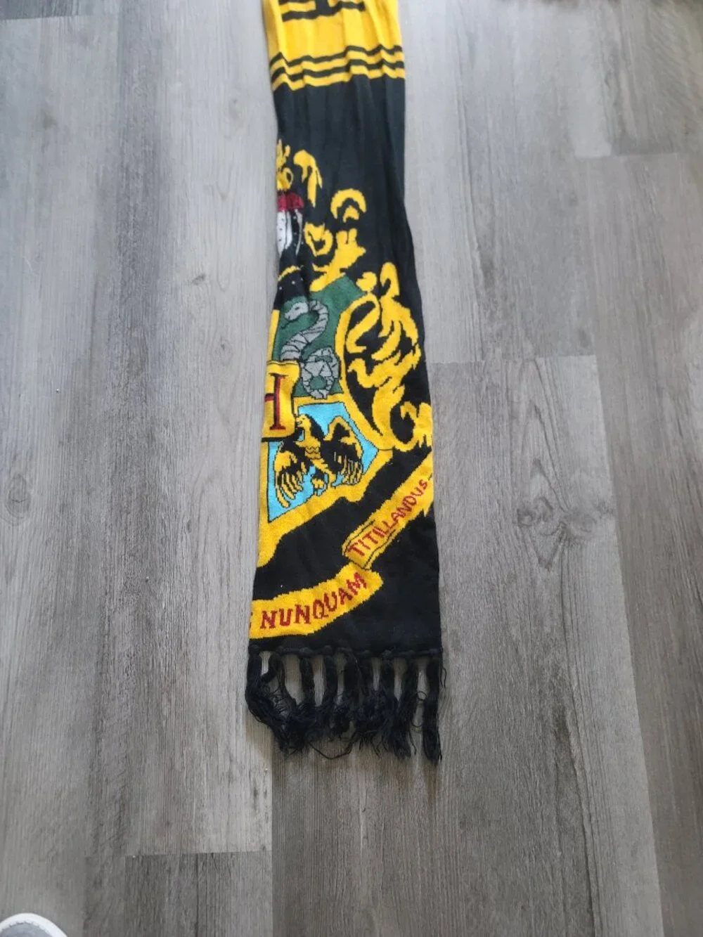 Long black and yellow harry Potter Hogwarts - measures approx 76.5